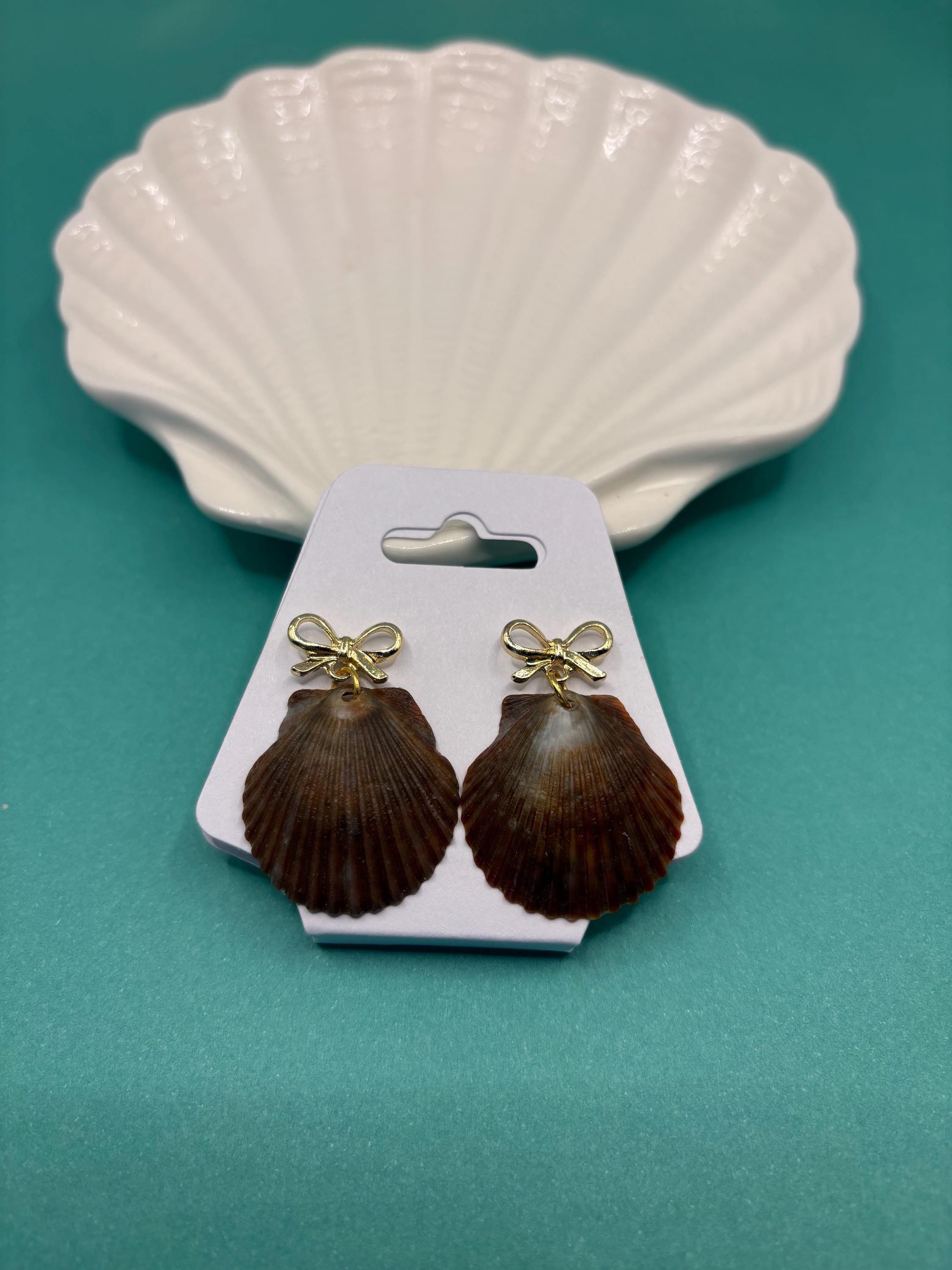 Dark Gray Seashell Florida Bow Earring